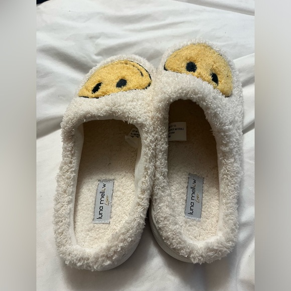 Slippers - Picture 2 of 3